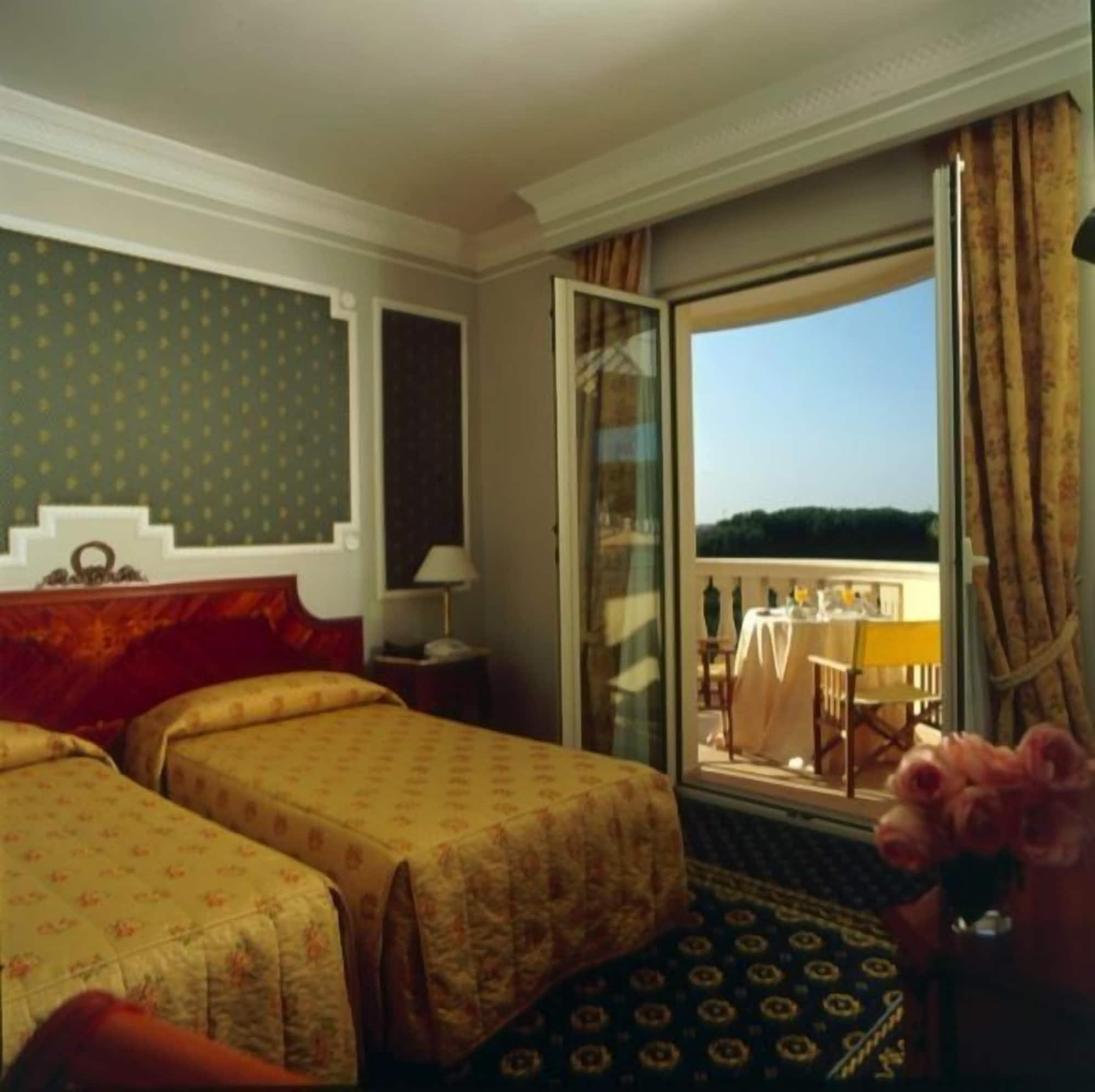Grand Hotel Vanvitelli Казерта Экстерьер фото